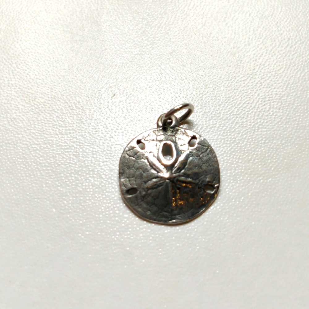 James Avery retired Sand Dollar Charm